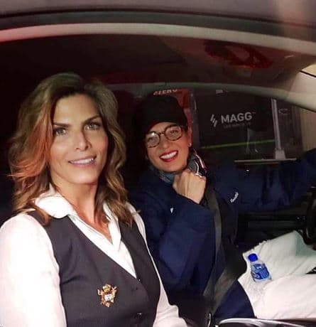 Todo comenzó cuando el 18 de junio Andrade 
<b><a href="https://www.univision.com/famosos/yolanda-andrade-le-confiesa-a-montserrat-oliver-que-si-se-caso-simbolicamente-anos-atras-video" target="_blank">le confesó</a></b> a la propia Montserrat, a través de un video detrás de cámaras de su programa Montse & Joe, que se había casado simbólicamente en Ámsterdam años atrás, pero se reservó la identidad de con quién lo hizo.