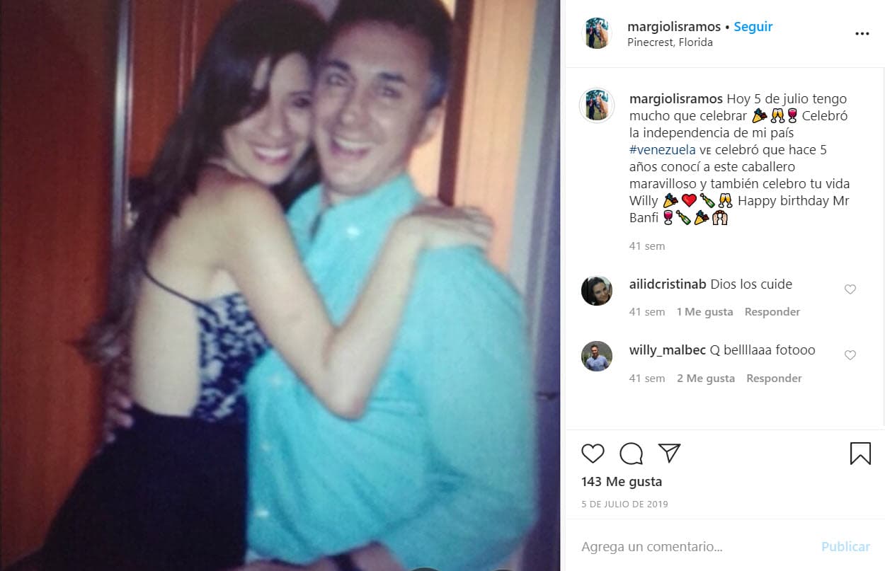 "Hoy 5 de julio tengo mucho que celebrar. Celebró la independencia de mi país Venezuela. Celebró que hace 5 años conocí a este caballero maravilloso y también celebro tu vida Willy. ¡Happy birthday Mr. Banfi", se lee en esta foto.
<br>