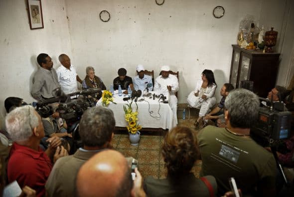 "Este signo (Baba Eyiobe) habla de organización en todos los aspectos", dijo el lunes a periodistas el sacerdote Lázaro Cuesta, uno de los organizadores de la "letra del año" que se "saca" luego de una ceremonia, a la que solo algunos iniciados tienen acceso, los 31 de diciembre.