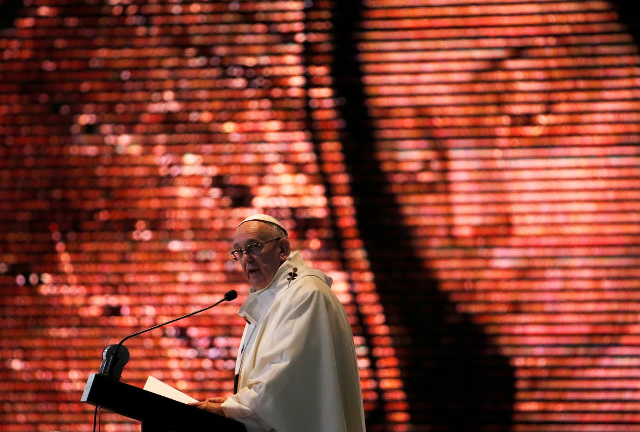 El Papa Francisco durante su sermón en la Basílica de Guadalupe. Oró por las víctimas de la violencia y los excluídos.