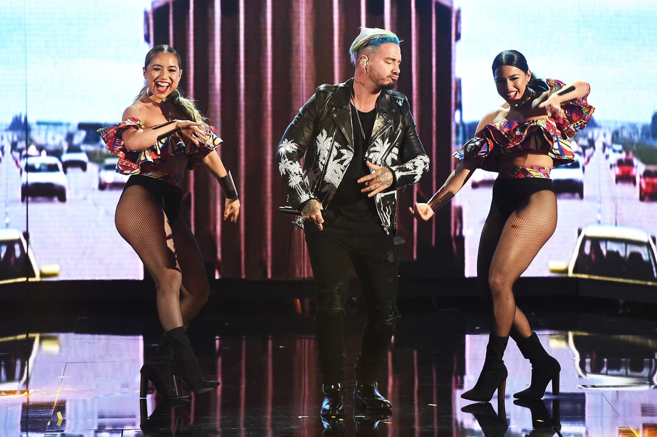 J Balvin muestra cómo es el verdadero 'perreo'