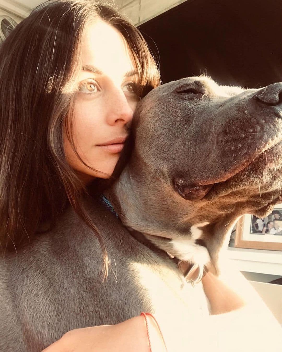 Con una serie de fotos donde aparece el canino, la hija del fallecido actor Gonzalo Vega habló del inmenso dolor que la invade: "Me duele el corazón. Siempre supe que tu partida iba a ser dolorosa, pero 'cabezón' que vacío y dolor tan grande".