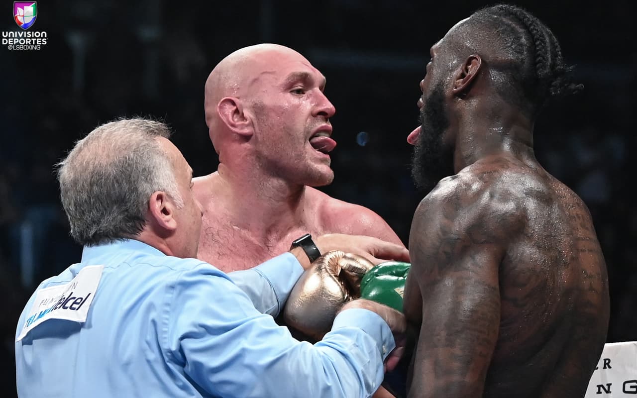 Tyson Fury y Deontay Wilder brindaron una pelea para la historia en el Staples Center de Los Ángeles. Wilder, monarca del CMB de peso completo, tiró en dos ocasiones al inglés, quien se levantó tras dominar la contienda con su elusivo boxeo. AL final, los jueces otorgaron un empate.