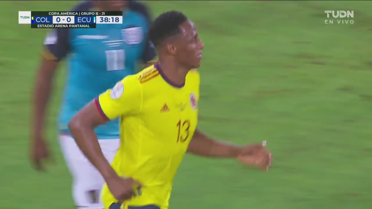 ¡‘Aerolíneas’ Yerry Mina! El defensor mete primer susto a Ecuador