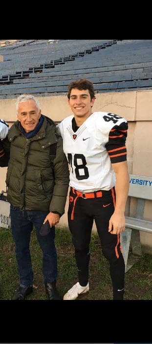 Nicolás tiene 24 años y a diferencia de su padre y Paola, no se fue por el periodismo o la comunicación. 
<br>