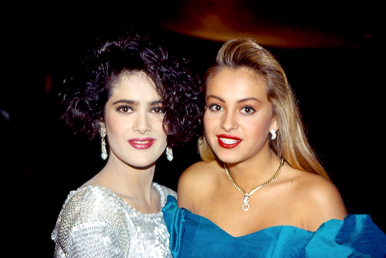 En 1994 volvió a México para participar en un episodio de la telenovela histórica 'El vuelo del águila'. Este mismo año formó parte del elenco de 'Roadracers', película para la televisión en la que la actriz fue dirigida por primera vez por Robert Rodriguez; actuó al lado de David Arquette.