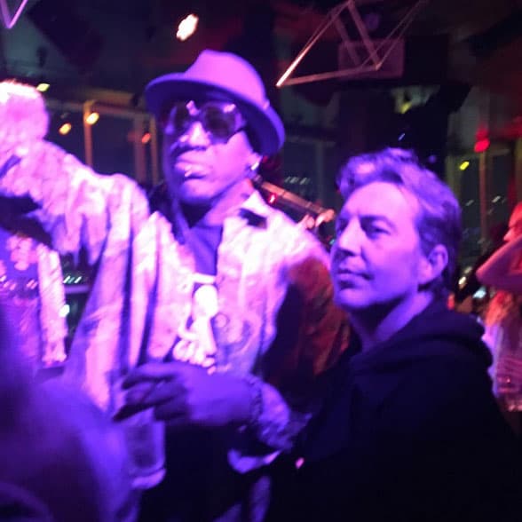 El ex basquetbolista Dennis Rodman se la pasó feliz en el "Joechella".