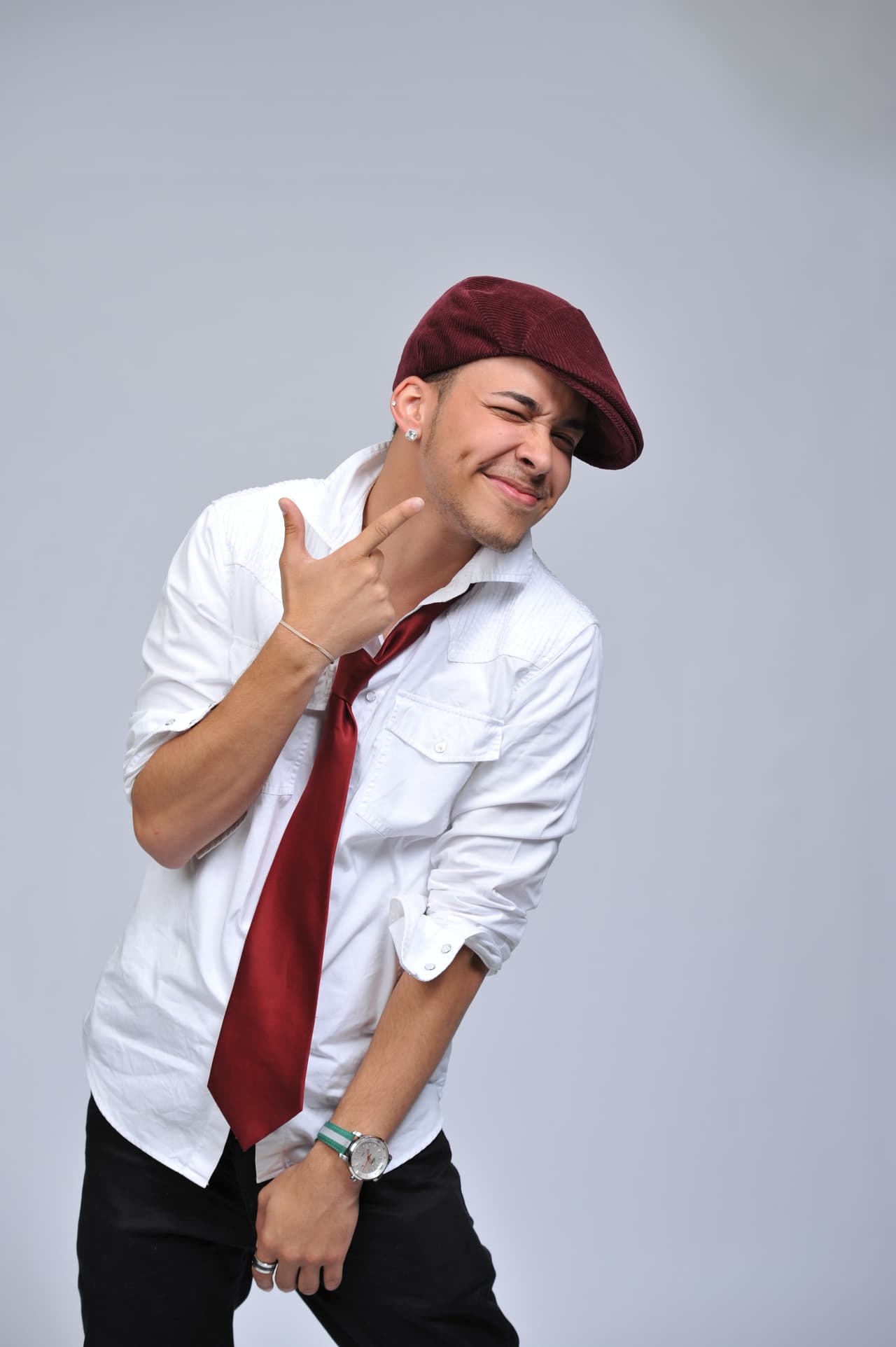 ¡Exacto! Sus hoyuelos en las mejillas y sus labios carnosos.