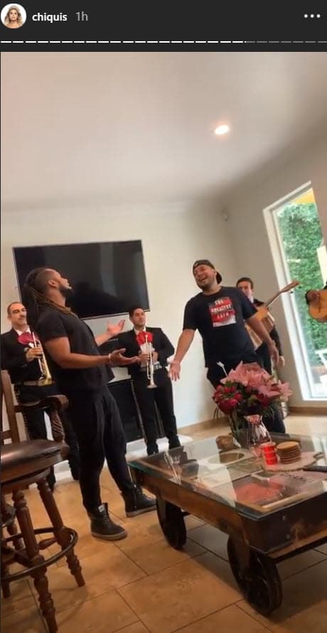 Chiquis fue muy consentida por familiares y amigos, le llevaron mariachi, quienes no dejaron de corear canciones de José Alfredo Jiménez y Juan Gabriel.
<br>