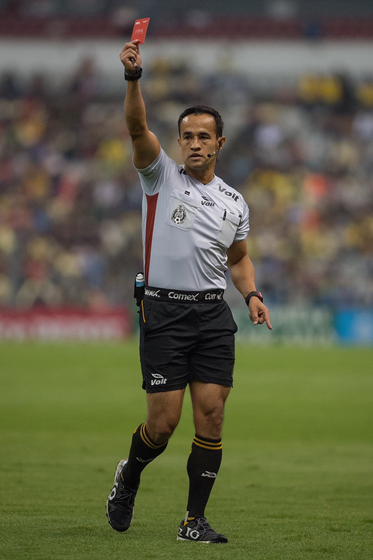 El árbitro expulsó a Aguilera al final del partido.