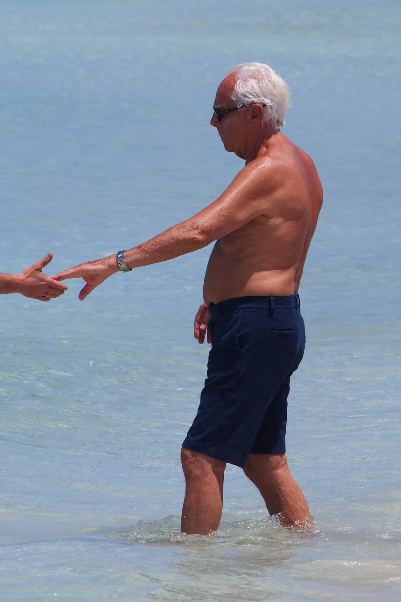 Lo llevaron de la manita al mar.