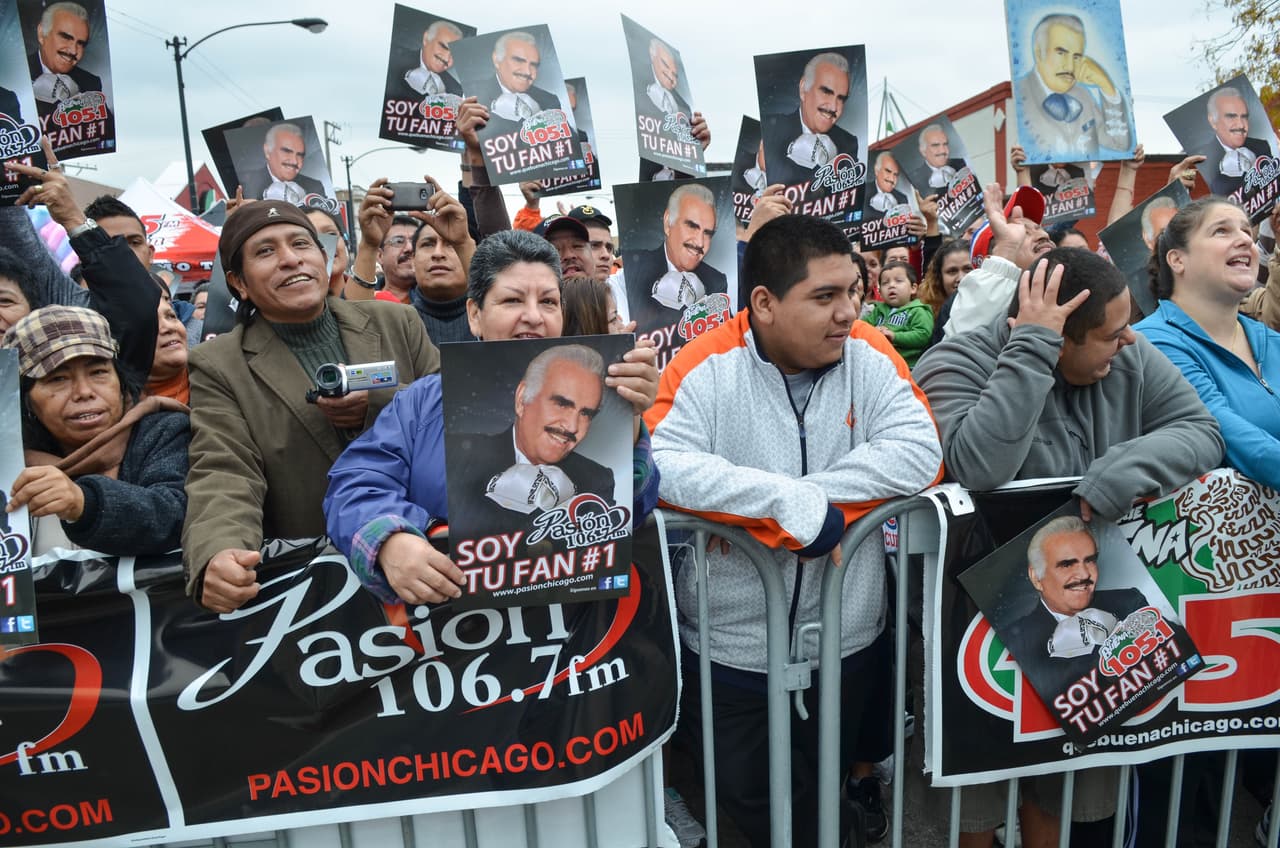 La intención de entregarle las llaves de forma simbólica era
<b>darle a "Chente" la posibilidad de entrar y salir de Chicago a su gusto</b>.
