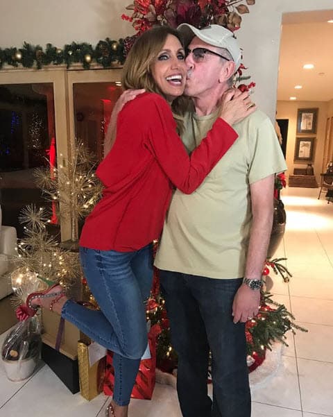 La conductora tiene inolvidables recuerdos de su papá, que van desde la infancia hasta la actualidad: "Las horas que pasó ese hombre yendo a buscarme a la escuela de ballet en Santiago de Cuba en el carrito azul, nunca se me va a olvidar mi pobre padre esperándome ahí, ¡como te agradezco eso 'Pipipopo'!", dijo en entrevista para 
<a href="https://www.univision.com/estilo-de-vida/ser-padres/el-heroe-de-lili-estefan-su-papa">Univision Entretenimiento</a> en 2013.
<br>