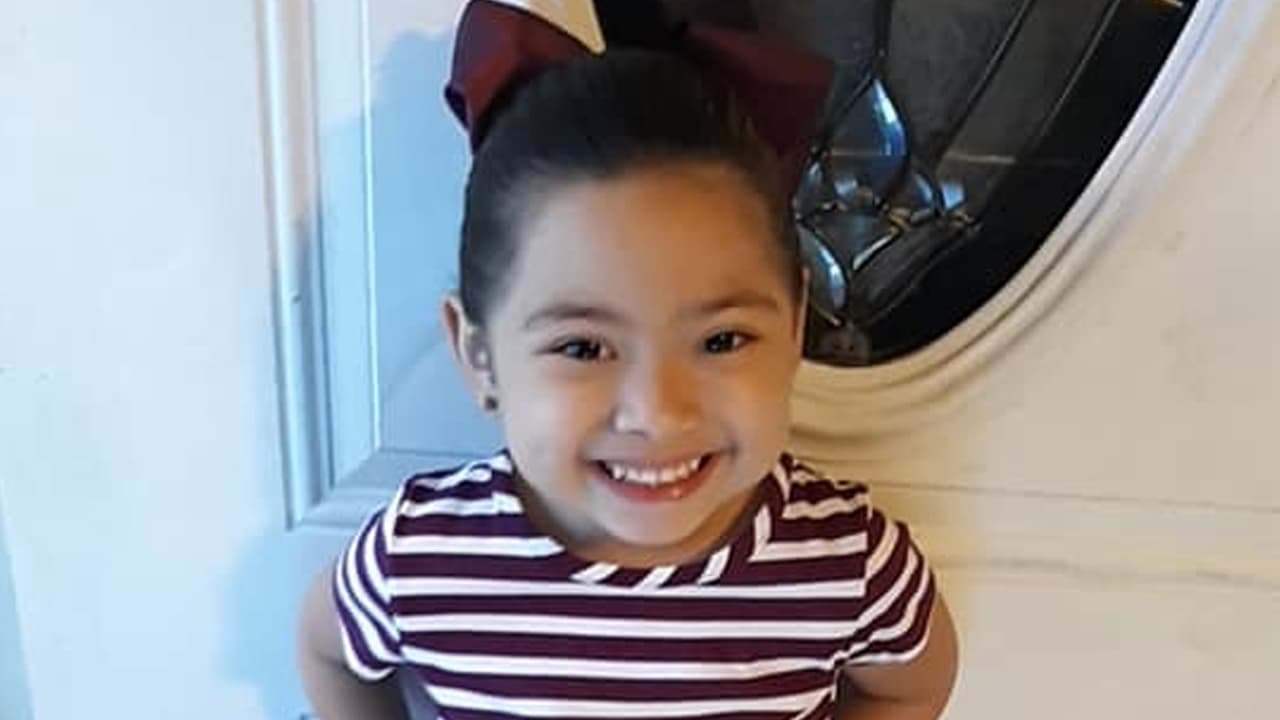 <b>Agosto 27 de 2019: </b>
<a href="https://www.univision.com/local/houston-kxln/una-pequena-de-5-anos-al-parecer-fue-enterrada-en-un-closet-por-su-madre-en-el-noroeste-de-houston-video">Sierra Patiño, </a>d e 5 años, fue encontrada muerta dentro del clóset de un apartamento al noroeste de Houston el 2 de septiembre de 2019. Prisicilla Torres, madre de la pequeña, y su novio, Santiago Esparza Jr., 
<a href="https://www.univision.com/local/houston-kxln/emiten-orden-de-arresto-contra-hispano-en-conexion-con-el-caso-de-la-nina-hallada-muerta-en-un-closet">están arrestados en conexión con este caso</a>. Hasta ahora no se ha dado a conocer la causa de muerte de niña, pero la madre dijo que había muerto el 27 de agosto.