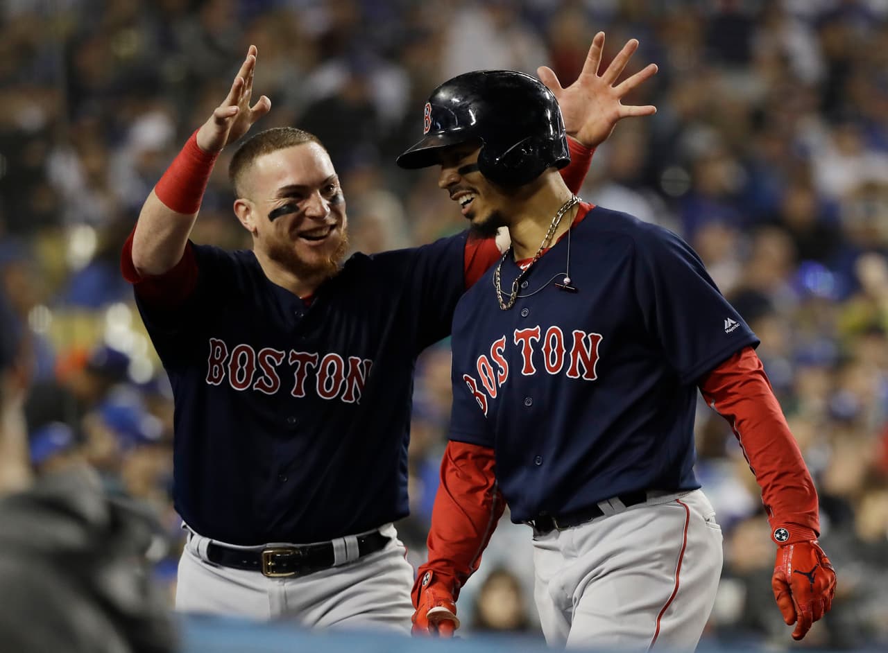 Pero en la baja del sexto rollo Mookie Betts conectó sólido batazo que se convicrtió en un cuadrangular por el pardo izquierdo que ampliaba a 3-1 la ventaja de los monarcas de la Liga Americana.