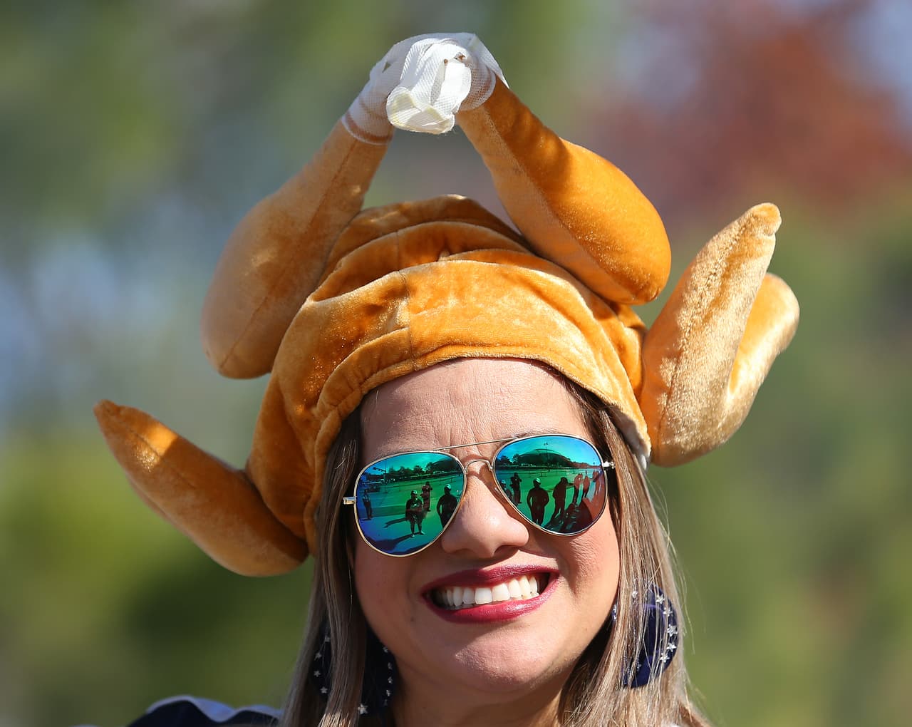 La tradición del Día de Acción de Gracias se mezcló con la fiesta del choque de Dallas Cowboys y Washington Redskins en la NFL, con mucho colorido en el AT&T Stadium en Arlington.
