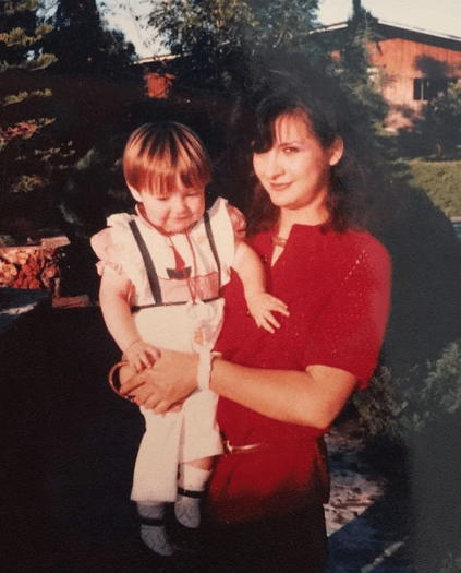 En entrevista para el programa Hoy, Ariadne reveló que su mamá le entregó un papel donde estaban los datos de su familia paterna.