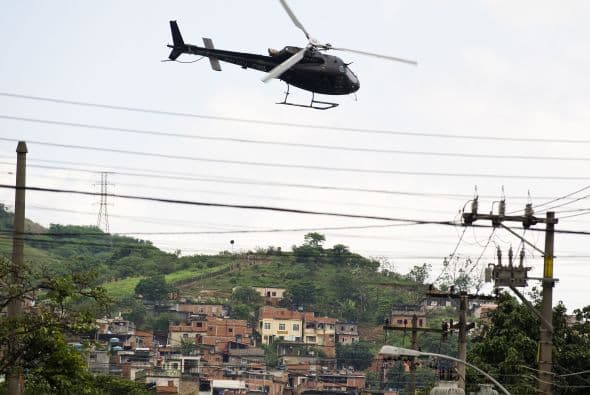 Alrededor de 200 pistoleros se movilizaron hacia el Complexo de Alemao. Estas barriadas están controladas por Comando Vermelho, la mayor organización criminal de la ciudad.