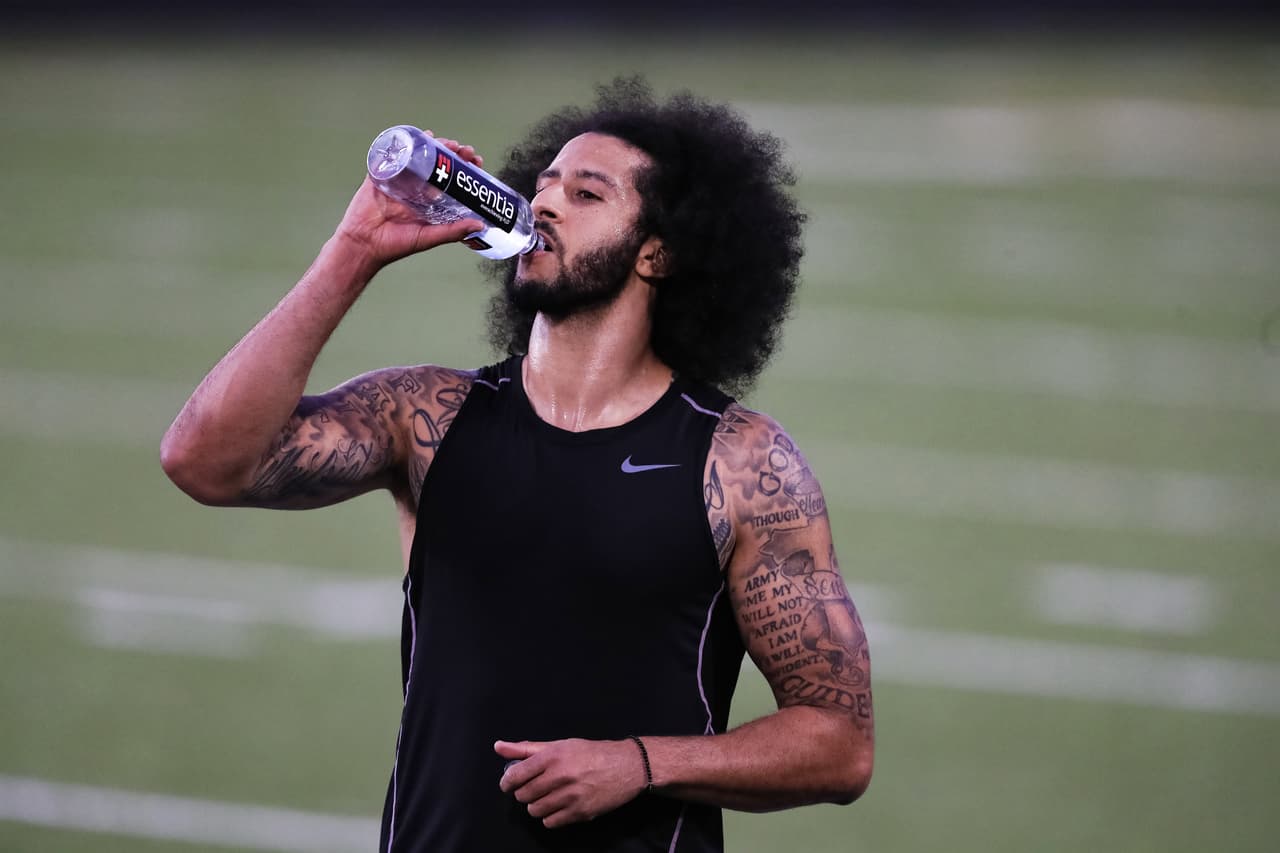 El QB muestra estar en forma para tener una oportunidad de regresar con algún equipo de la NFL. Kaepernick se convirtió en uno de esos quarterbacks de la nueva era de la NFL capaces de mostrar gran habilidad para llevar el ovoide por tierra.
