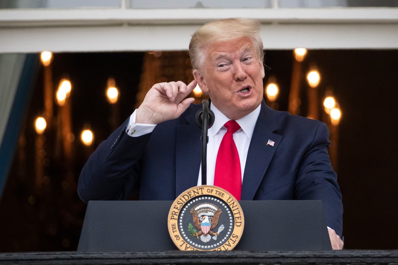 Twitter etiqueta por primera vez como "engañoso" un tuit de Trump 