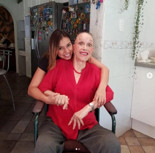 Lo cual le trajo duras consecuencias, como problemas psicomotores que le impiden moverse y hablar normalmente.