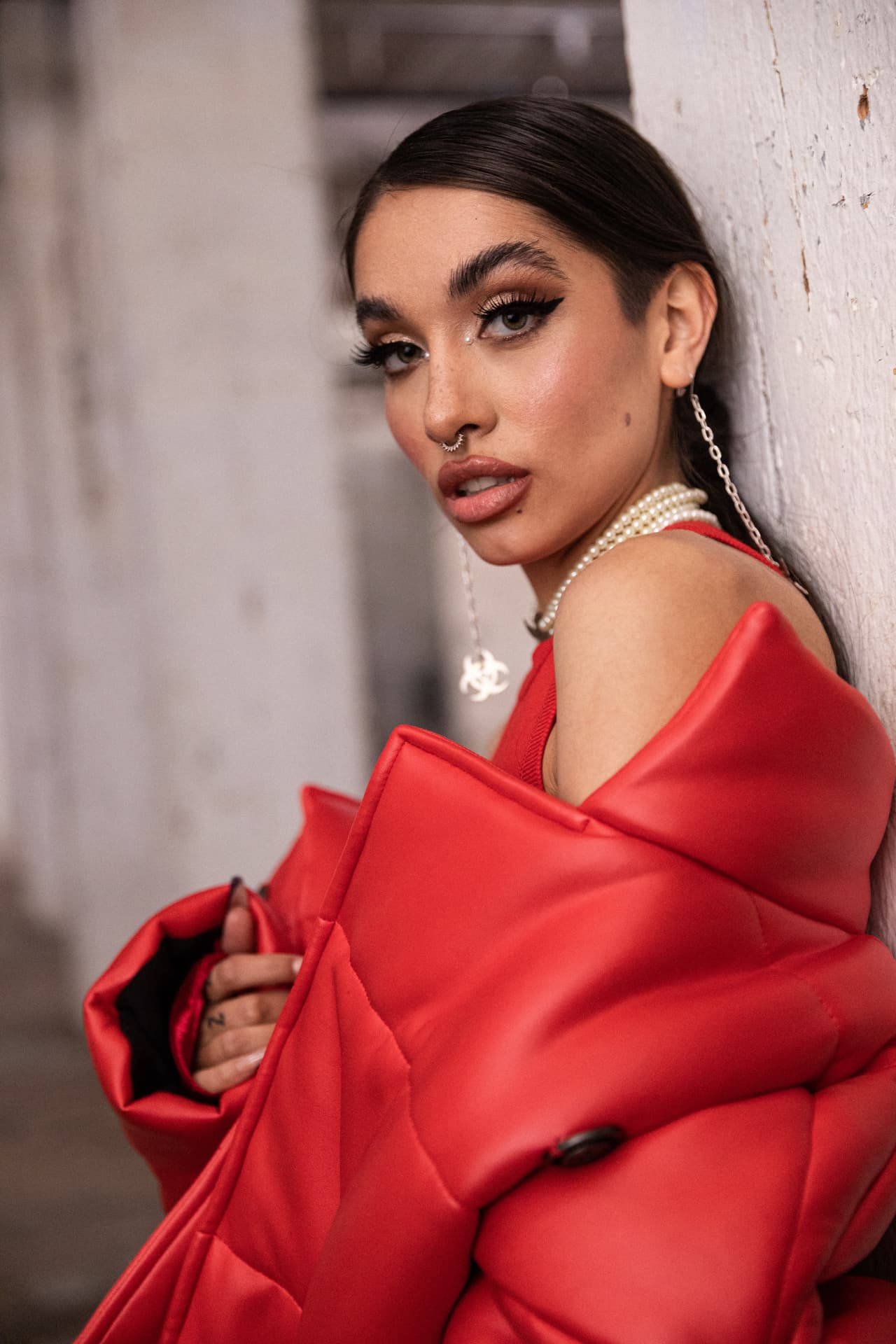 <b>María Becerra</b> se unió con su compatriota Cazzu para grabar 'Animal', tema en el cual mezclan sonidos urbanos, trap, rap y música latina. Dicha colaboración las trajo a esta categoría de Premios Juventud.