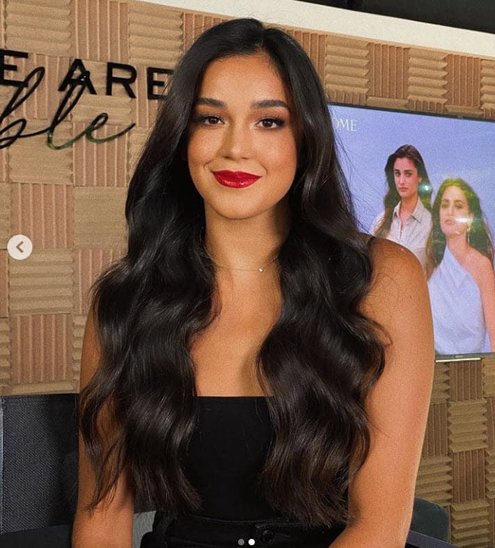 "¡Gracias Alejandra Capetillo por
<b> <a href="https://www.univision.com/entretenimiento/celebridades/la-familia-perfecta-lo-que-revela-el-articulo-sobre-los-capetillo-gaytan-en-su-rancho" target="_blank">prestarme tu cara tan perfecta</a></b>!", escribió el maquillista en su cuenta de Instagram, "¡y al increíble Alejandro Iñiguez por ayudarme a peinar a mi modelo!", agregó. 
<br>