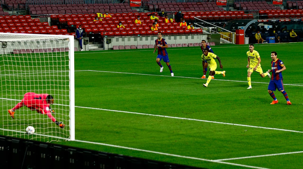 El Barcelona inicia con el pie derecho en la era Koeman. Con cuatro goles, el Barcelona gana al Villarreal durante la tercera jornada. Ansu Fati se se estrenó con dos goles, Messi anotó el tercero y Pau Torres el cuarto gol.