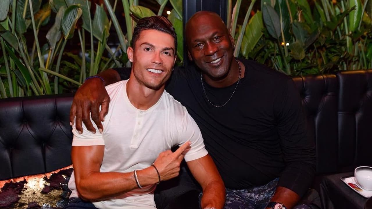 La imagen de dos íconos: CR7 se tomó una foto con Michael Jordan y prendió las redes

