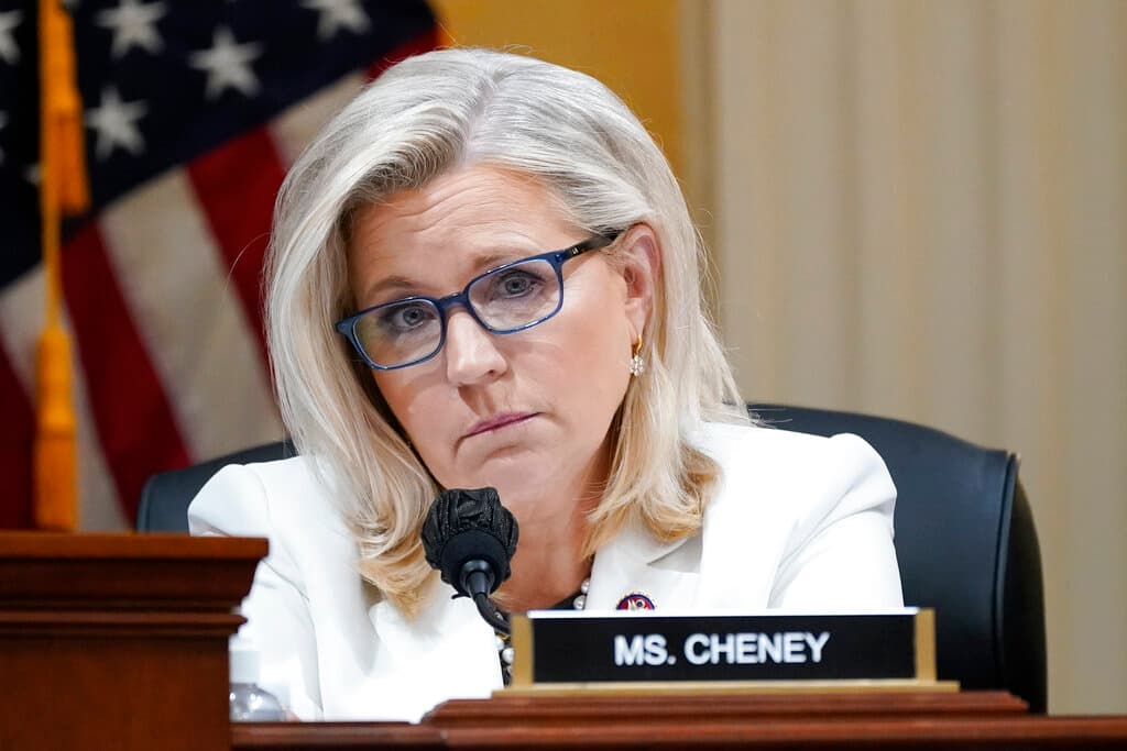 Liz Cheney, la influyente excongresista republicana, anuncia que votará por Kamala Harris
