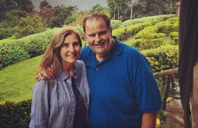 El viaje lo realizó con su esposa Milly.