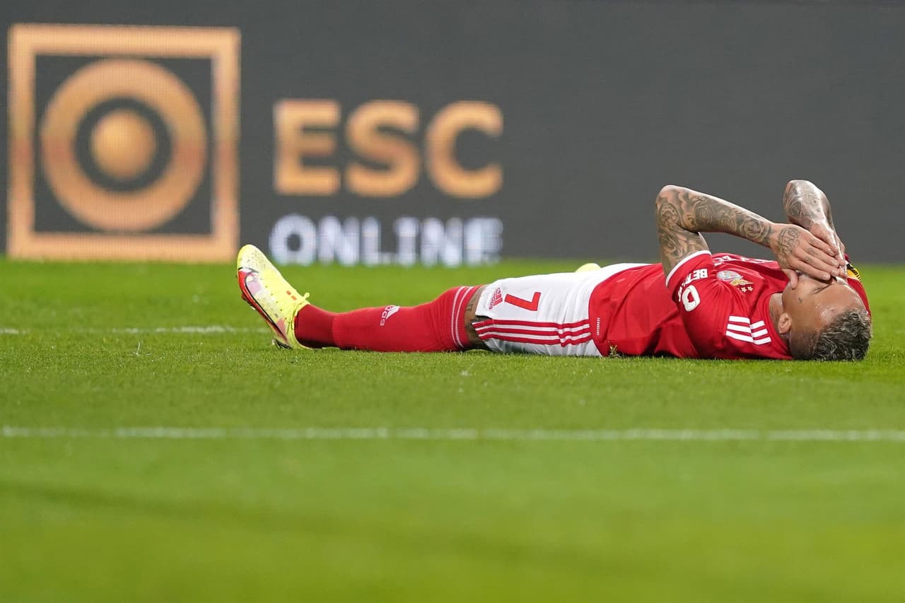 Fabio Ferreira Vieira (34'), Eduardo Aquino (37') y Mehdi Taremi (68') le dieron el triundo al Porto frente al Benfica con marcador 3-1 en el clásico portugués, durante la Jornada 16 en la Primeira Liga. El mexicano Jesús 'Tecatito' Corona jugó 35 minutos.