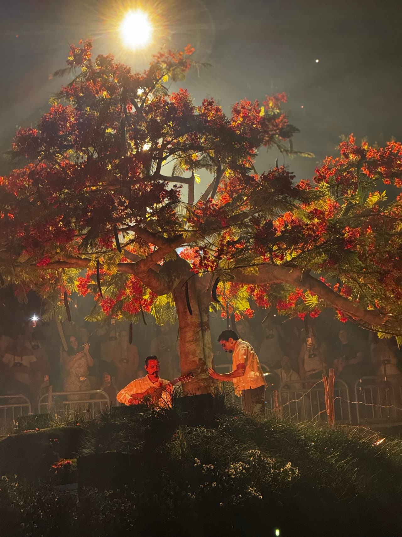 Glorianna Yamín, vicepresidenta de mercadeo de la organización Discover Puerto Rico, dijo al 
<b><a href="https://www.wsj.com/arts-culture/music/bad-bunny-puerto-rico-residency-concert-economy-tour-849f5f0e" target="_blank">Wall Street Journal</a></b> que estiman en $196 millones el impacto económico de la residencia de Bad Bunny en la isla, por concepto de 
<b>alojamiento</b>, compra de 'souveniers', gastos en transporte, 
<b>comida, bebidas</b> y alguna clase de salsa u otro baile.