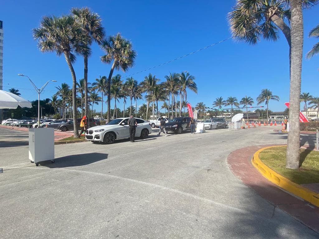 <b>C.B. Smith Park:</b> en el 900 N. Flamingo Road
<br>Pembroke Pines, FL 33028. 
<a href="https://www.broward.org/CoronaVirus/Pages/Collection-Sites.aspx" target="_blank">Para mayor información presione aquí. </a>
<br>
<br>