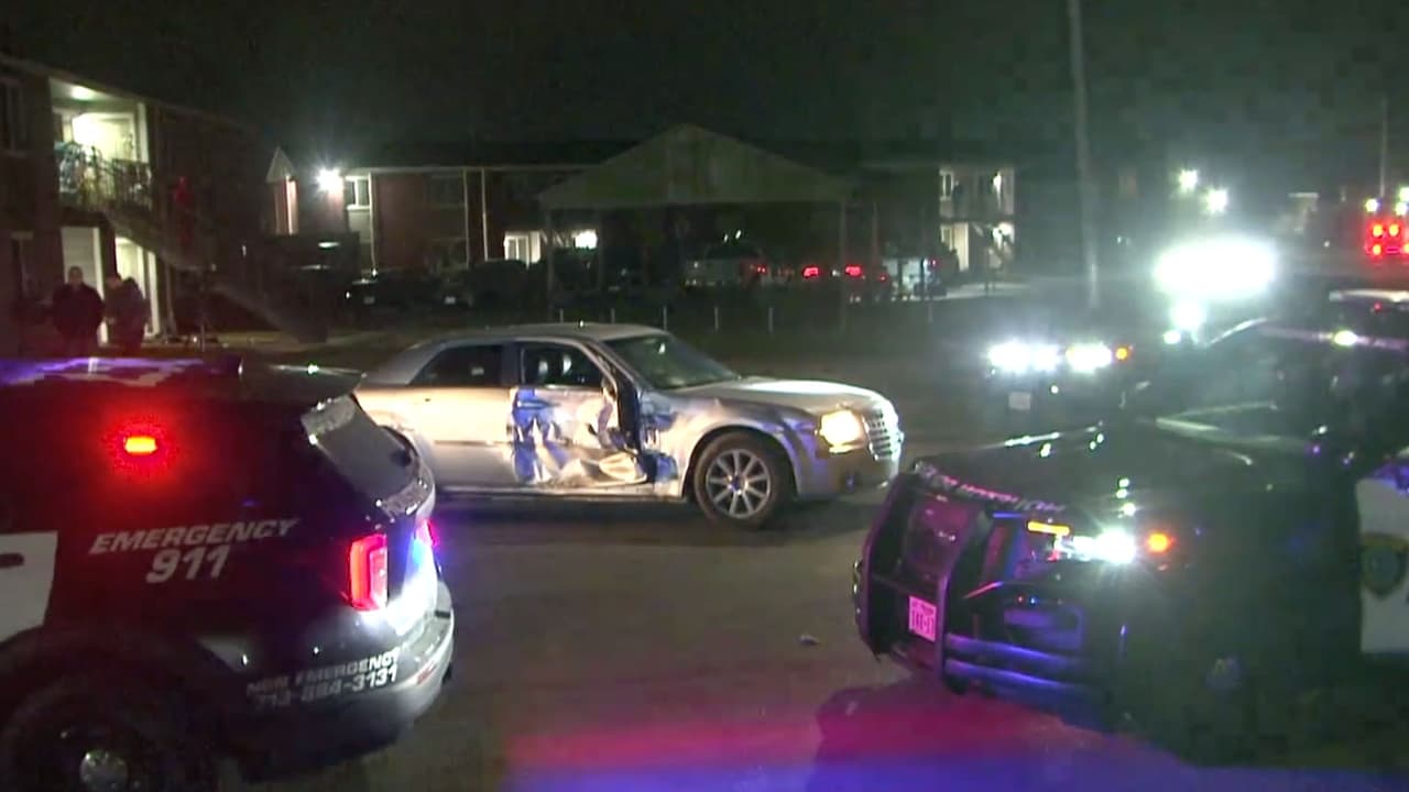 Los sospechosos conducieron a más de 60 millas por hora por la I-45, según dijeron las autoridades.