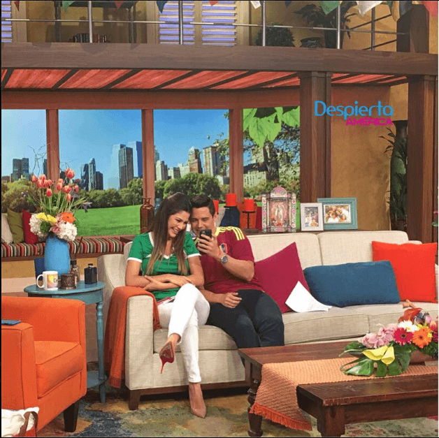 ¡Qué tanto se secretean! ¿Será que Chabán le comparte algunos chistes a Ana Patricia?.