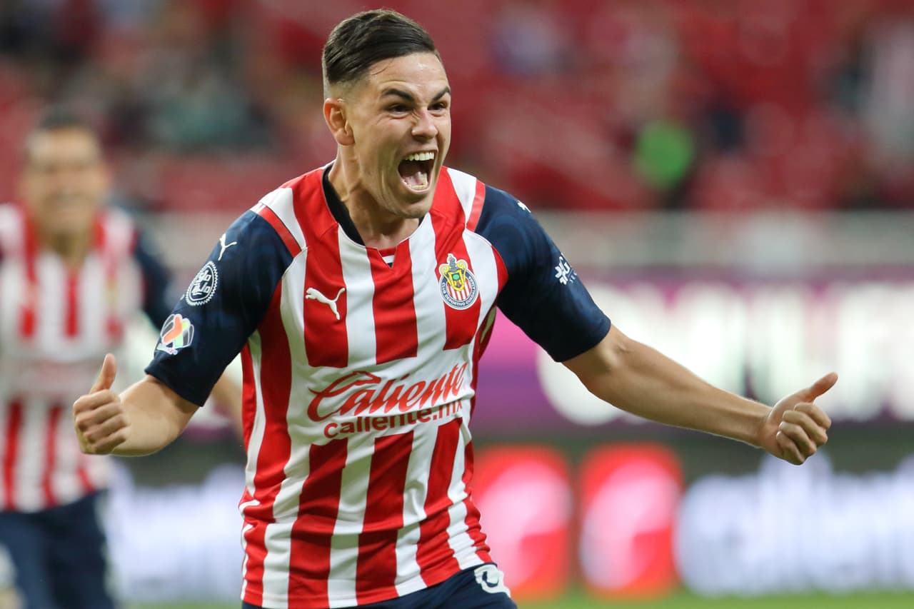 Chivas derrotan con autoridad al Mazatlán en un encuentro en el que hicieron tres goles en cinco minutos.