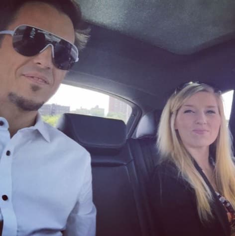 Su esposa Candice Marie siempre estuvo al lado del cantante durante todo el proceso de su enfermedad, y lo cuidó durante las más de diez operaciones que requirió.