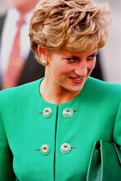 "Lo primero que me golpeó fue que mi futuro esposo le había enviado flores a Camilla Parker Bowles cuando tenía meningitis: 'A Gladys de Fred'..."