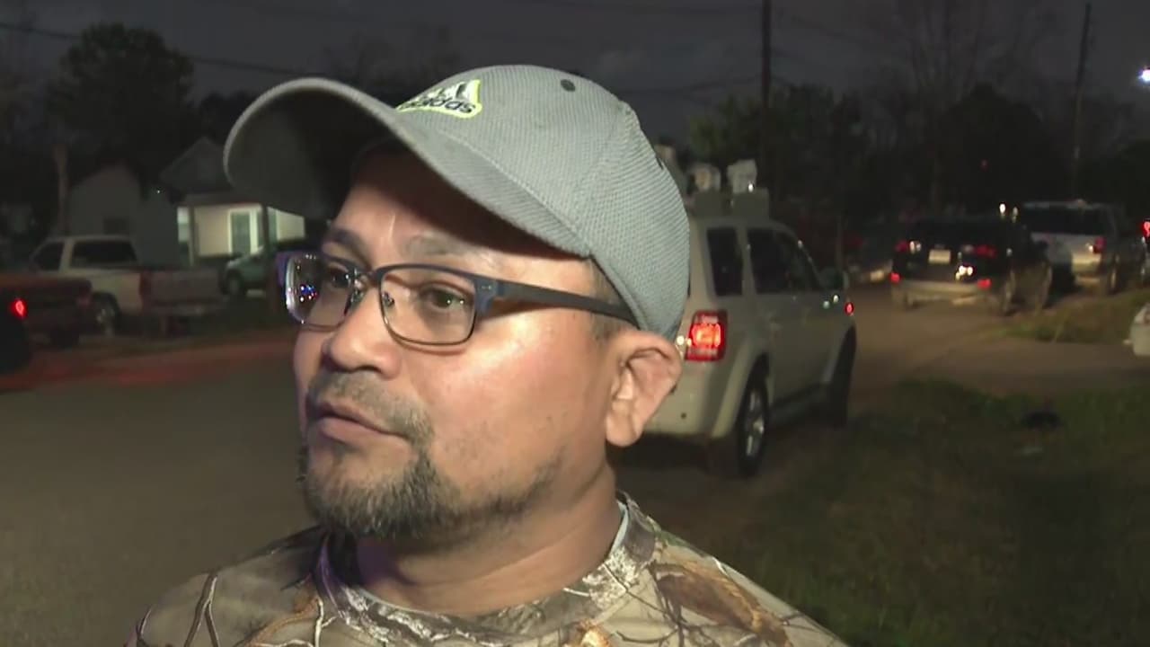 "Es la primera vez que pasa esto", dijo Édgar Alvarado, quien lleva 25 años viviendo en la zona donde ocurrieron los hechos