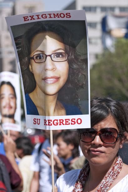 Los agresores no son detenidos en más de un 90 por ciento de los asesinatos de periodistas en México, según la Sociedad Interamericana de Prensa (SIP), con sede en Miami. Y como los desaparecidos no han sido declarados oficialmente fallecidos, sus familiares no reciben pensión ni otra ayuda pública.