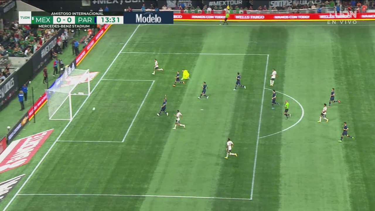 ¡Contragolpe eléctrico! Gran jugada del Tri que es anulada por offside