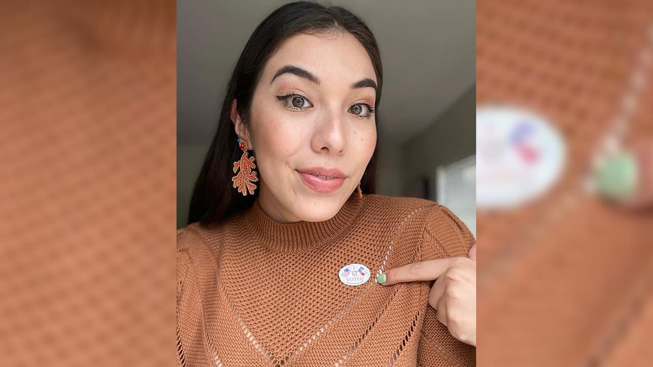 "Yo voto para darle una voz a las personas que no pueden votar y para lograr cambios en mi comunidad que nos afectan a todos": 
<b>Marcela Sánchez</b>, productora de Noticias 45.