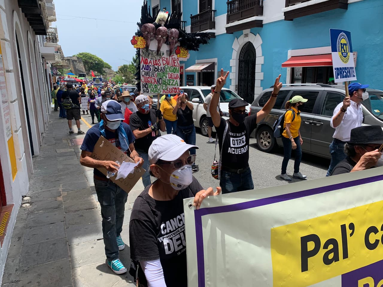Jubilados marchan hasta la Fortaleza para que se atiendan proyectos del retiro