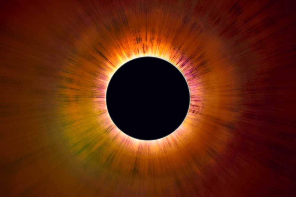 Este año el tránsito de Urano, en agosto, coincidirá con dos eclipses muy importantes el de Luna el día 7, precisamente en Acuario, el signo que rige, y luego el esperado eclipse de Sol el 21 de agosto, que es el signo opuesto de Acuario.