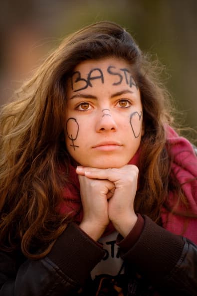Pero, como reza la leyenda de los espejos laterales de los automóviles, la inequidad está más cerca de lo que aparenta.