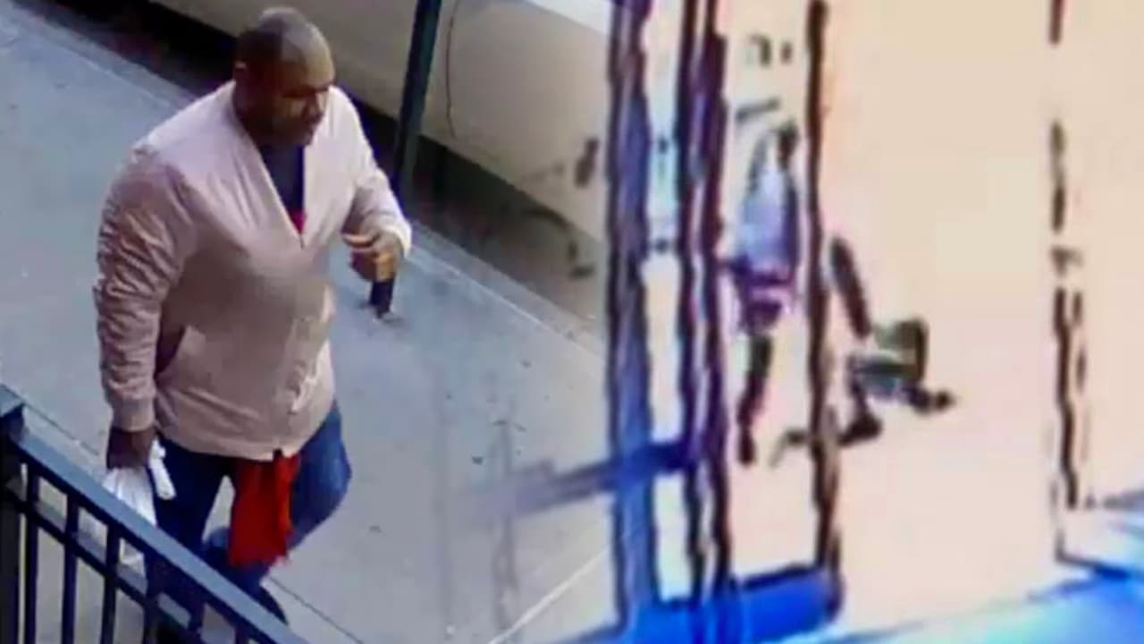 Sospechoso de agresión a mujer asiática de Nueva York estaba en libertad condicional tras matar a su madre