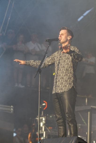 Mark Foster y los demás integrantes de la banda de indie rock Foster the People interpretaron sus mayores éxitos en el Austin City Limits este viernes.