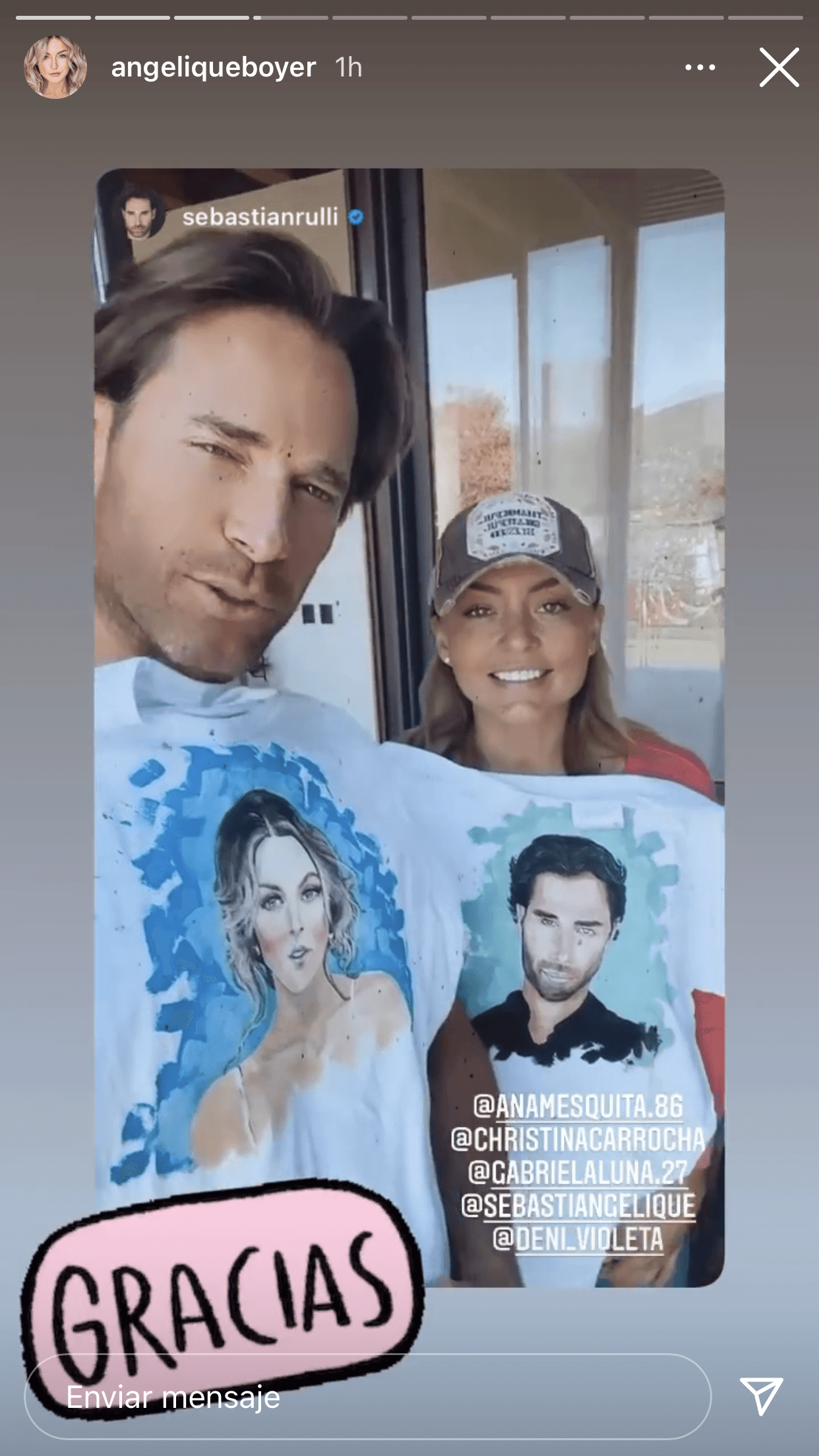 Rulli y Boyer presumieron los regalos que algunos de sus fans les hicieron llegar en el Día de los Enamorados. Desde tazas hasta 'cupcakes' y playeras con sus rostros impresas en ellas. 
<br>