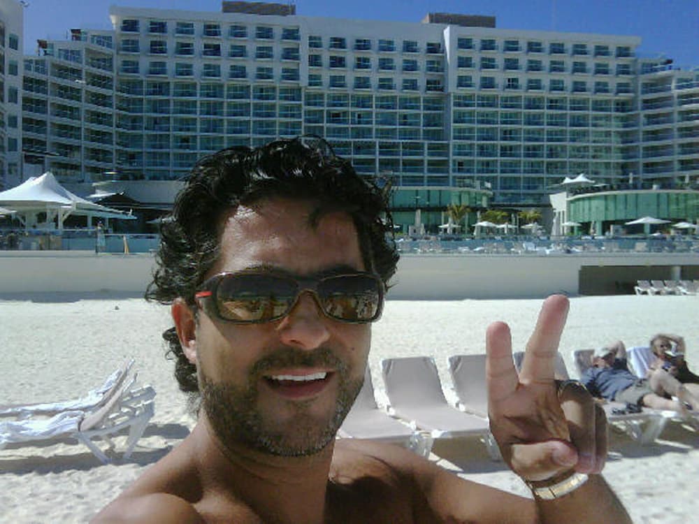 ¡A Raúl parecen no pasarle los años! A sus 53 años aún conserva una gran alma de niño.